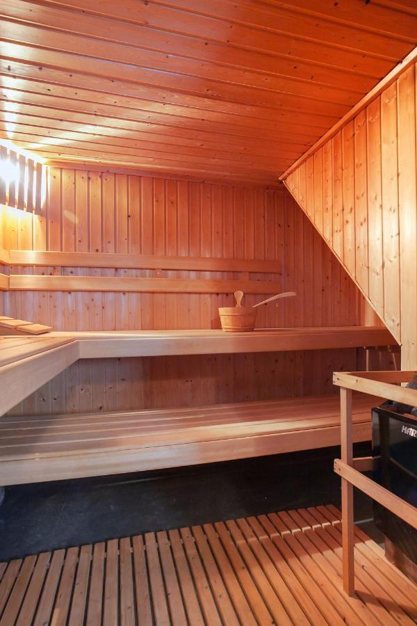 De Kapiteinshut Aan De Rivier Met Xl Ligbad En Sauna Lekkerkerk Eksteriør bilde